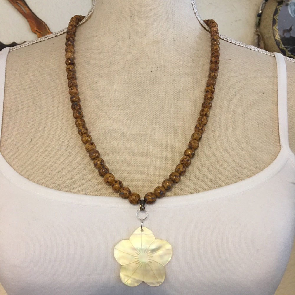 Vintage picture jasper necklace w/abalone flower